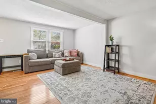 8160 Curving Creek Ct, Springfield, VA 22153 - Photo 4