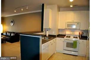 2765 Centerboro Dr, Vienna, VA 22181 - Photo 2