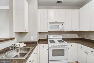 2765 Centerboro Dr, Vienna, VA 22181 - Photo 8