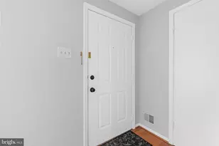 9071 Loreleigh Way, Fairfax, VA 22031 - Photo 4