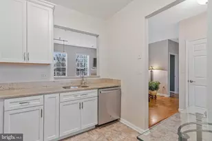 11405 Windleaf Ct, Reston, VA 20194 - Photo 6