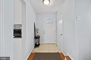 3930 Collis Oak Ct, Fairfax, VA 22033 - Photo 2