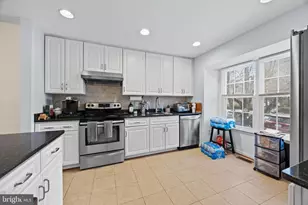 3930 Collis Oak Ct, Fairfax, VA 22033 - Photo 12