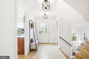 9502 Wallingford Dr, Burke, VA 22015 - Photo 2