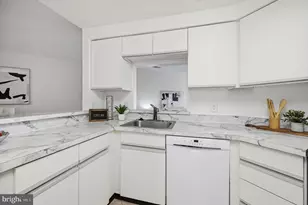 11240 Harbor Ct, Reston, VA 20191 - Photo 8