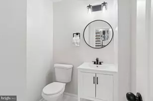 11922 Barrel Cooper Ct, Reston, VA 20191 - Photo 10