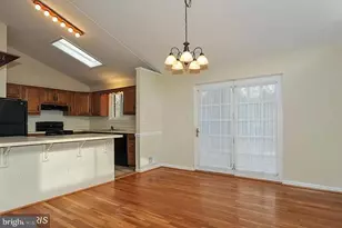 8707 Greystone Pl, Alexandria, VA 22309 - Photo 4