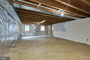 6586 Braddock Rd, Alexandria, VA 22312 - Photo 44