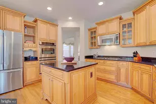 7690 Oak Field Ct, Springfield, VA 22153 - Photo 8