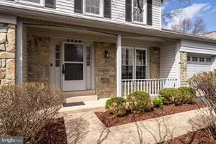 9359 Robnel Pl, Vienna, VA 22182 - Photo 4