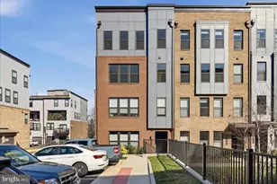 12118 Loblolly Dr, Fairfax, VA 22033 - Photo 2