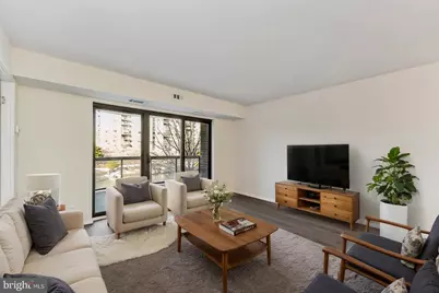 8360 Greensboro Drive #305, McLean, VA 22102 - Photo 2