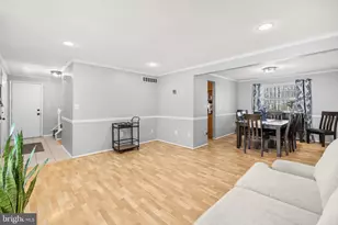 8274 Raindrop Way, Springfield, VA 22153 - Photo 6