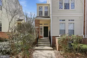 1342 Garden Wall Cir, Reston, VA 20194 - Photo 2