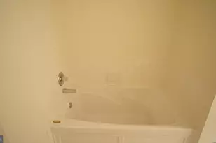 8183 Carnegie Hall Ct, Vienna, VA 22180 - Photo 18