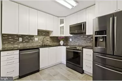 8340 Greensboro Drive #802, McLean, VA 22102 - Photo 2