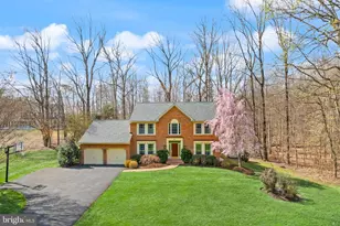 4928 Novak Ln, Fairfax, VA 22030 - Photo 2