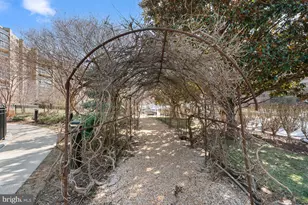 8340 Greensboro Dr, McLean, VA 22102 - Photo 30