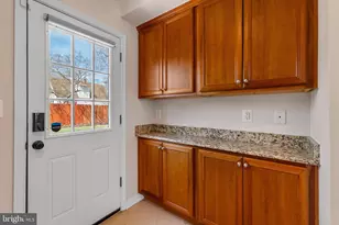 6106 Bangor Dr, Alexandria, VA 22303 - Photo 14