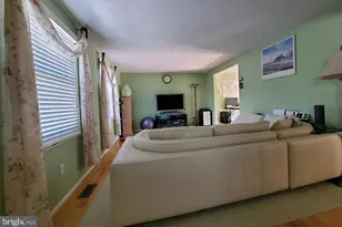 1150 Kettle Pond Ln, Great Falls, VA 22066 - Photo 2