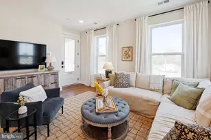 14937 Deco Cir, Chantilly, VA 20151 - Photo 6