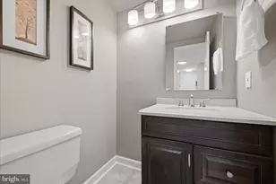 11860 S Lakes Ct, Reston, VA 20191 - Photo 16