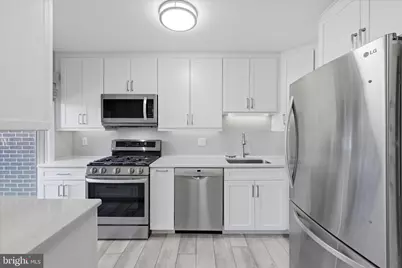 11860 S Lakes Court, Reston, VA 20191 - Photo 12