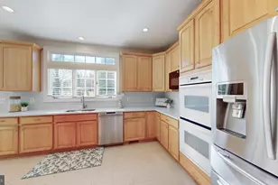 1096 Great Passage Blvd, Great Falls, VA 22066 - Photo 16