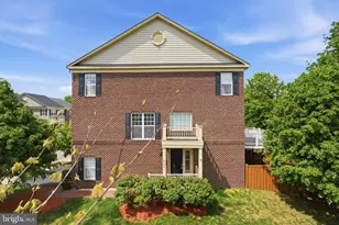 8102 Dove Cottage Ct, Lorton, VA 22079 - Photo 4
