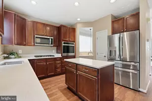 8102 Dove Cottage Ct, Lorton, VA 22079 - Photo 10