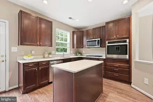 8102 Dove Cottage Ct, Lorton, VA 22079 - Photo 8