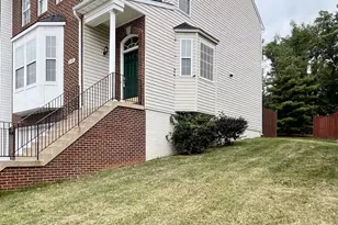 5142 Ballycastle Cir, Alexandria, VA 22315 - Photo 2