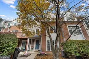 4367 Hackney Coach Ln, Fairfax, VA 22030 - Photo 2