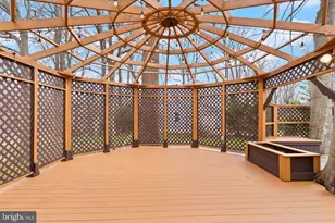 6027 Ridge Ford Dr, Burke, VA 22015 - Photo 2