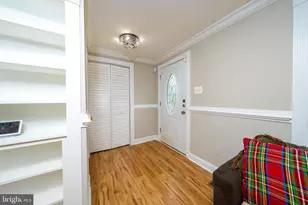 9203 Sheffield Hunt Ct, Lorton, VA 22079 - Photo 4