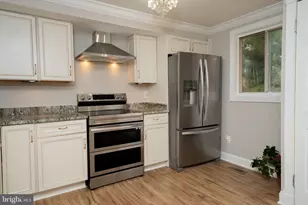 9203 Sheffield Hunt Ct, Lorton, VA 22079 - Photo 10