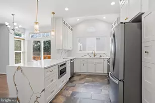 7710 Cashland Ct, Alexandria, VA 22315 - Photo 16