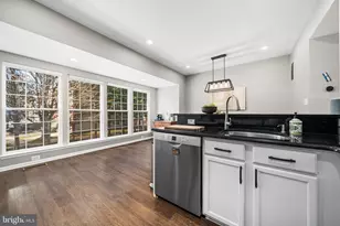 4118 Fountainside Ln, Fairfax, VA 22030 - Photo 14