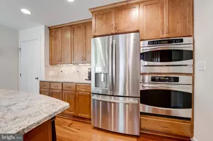 10727 Shingle Oak Ct, Burke, VA 22015 - Photo 6