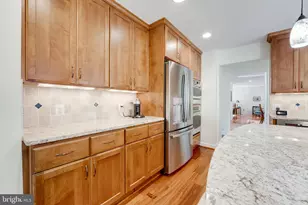 10727 Shingle Oak Ct, Burke, VA 22015 - Photo 4