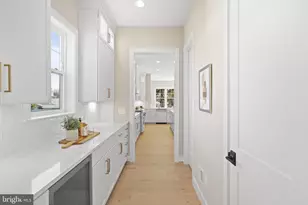 11704 Foxvale Ct, Oakton, VA 22124 - Photo 12