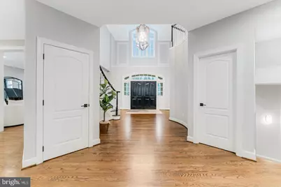 7814 Crownhurst Court, McLean, VA 22102 - Photo 4