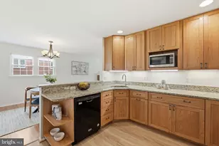 8110 Carrick Ln, Springfield, VA 22151 - Photo 12