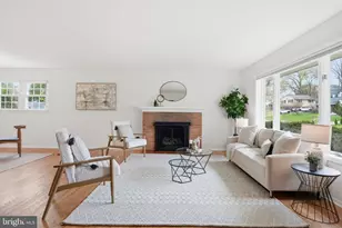 8110 Carrick Ln, Springfield, VA 22151 - Photo 4