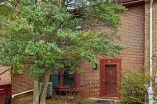 2126 Golf Course Dr, Reston, VA 20191 - Photo 4