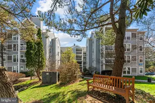 3179 Summit Square Dr, Oakton, VA 22124 - Photo 42