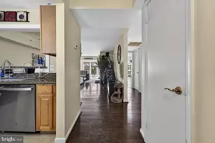 3179 Summit Square Dr, Oakton, VA 22124 - Photo 10