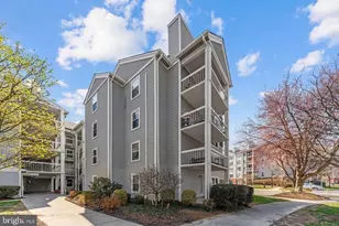 3179 Summit Square Dr, Oakton, VA 22124 - Photo 2