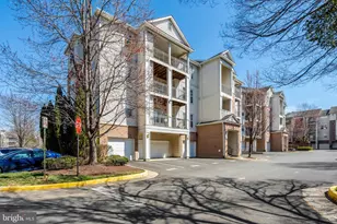 12104 Garden Grove Cir, Fairfax, VA 22030 - Photo 2