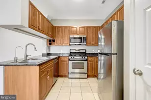 12104 Garden Grove Cir, Fairfax, VA 22030 - Photo 8